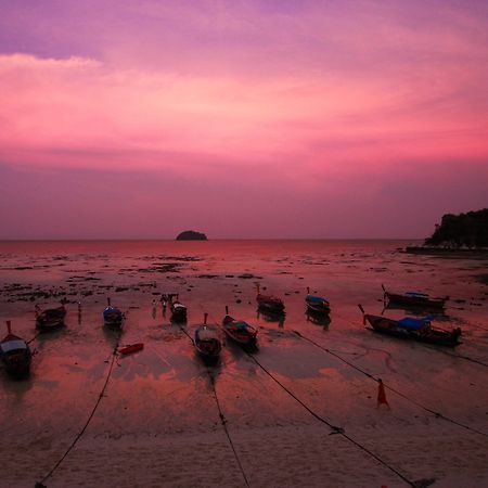 ホテル カバナ リペ ビーチ リゾート リペ島 エクステリア 写真