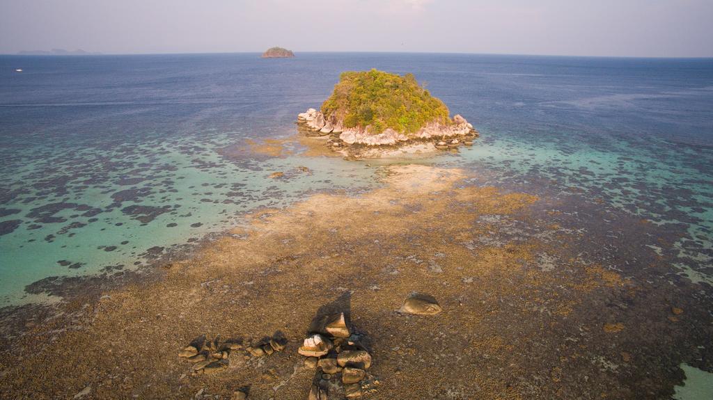 ホテル カバナ リペ ビーチ リゾート リペ島 エクステリア 写真